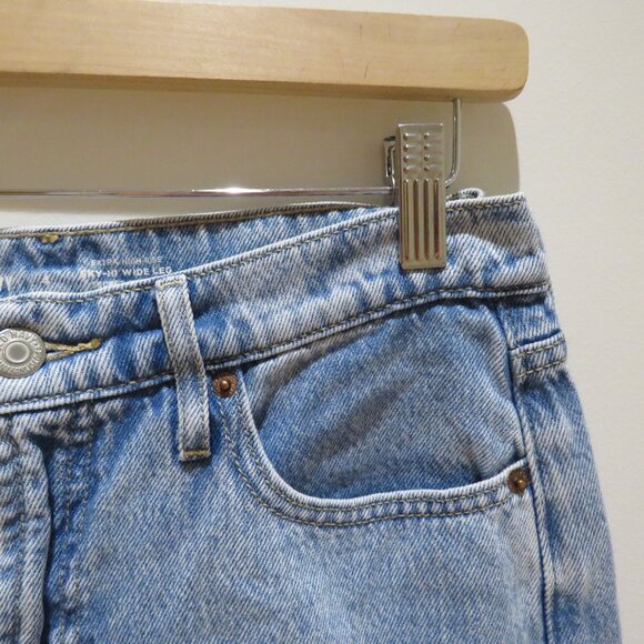 OLD NAVY Extra High Rise Sky-Hi Wide Leg Secret Smooth Cargo Pocket Jeans Light - Picture 6 of 13